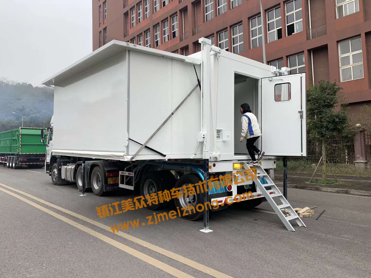 �Ϻ������քӔUչ��œ